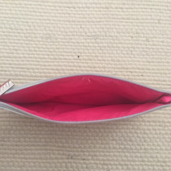 Fresh - 🍬 Cosmetic Pouch - Picture 4 of 5